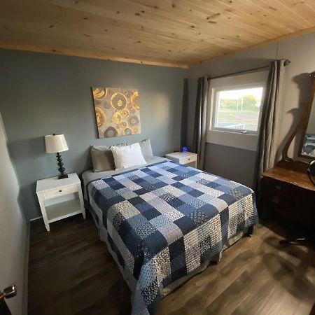 The Pines Motel And Cottages Rustico Buitenkant foto