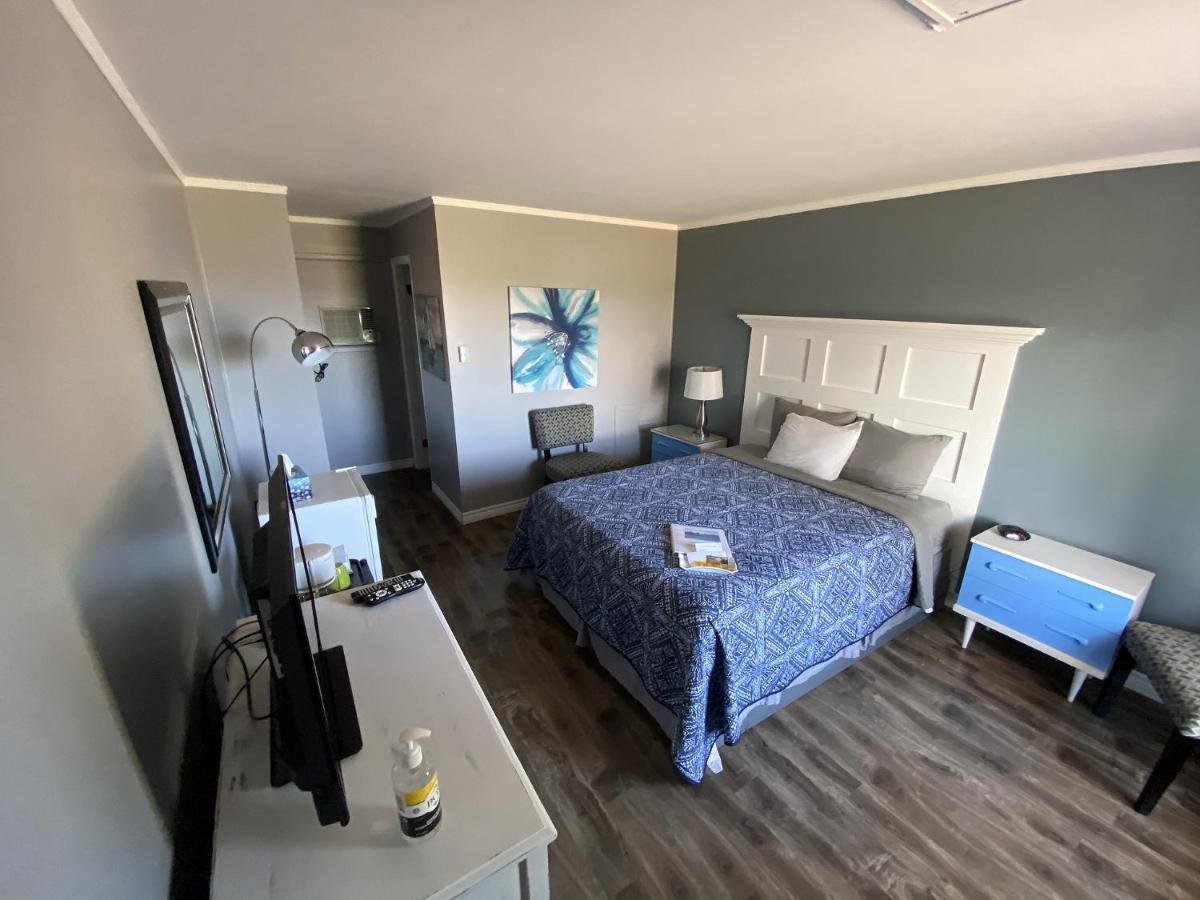 The Pines Motel And Cottages Rustico Buitenkant foto