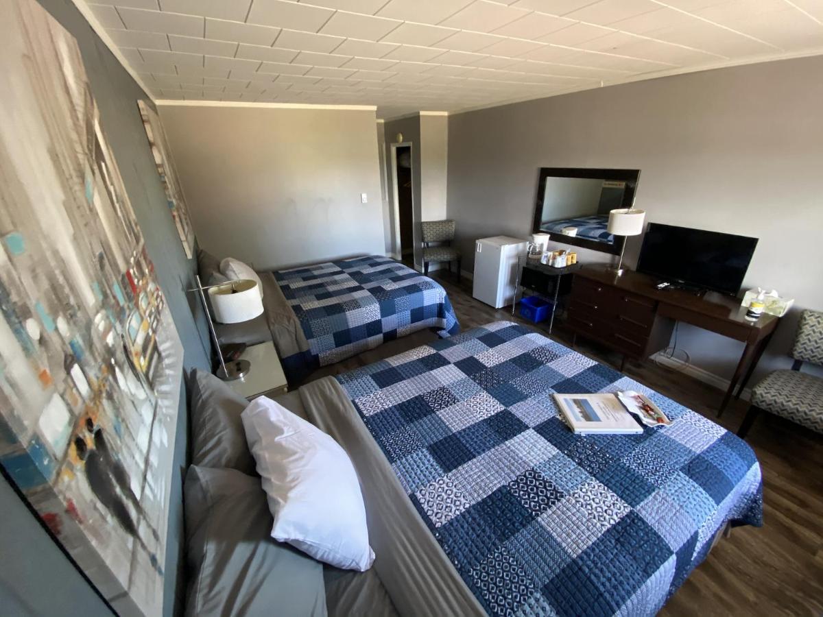 The Pines Motel And Cottages Rustico Buitenkant foto