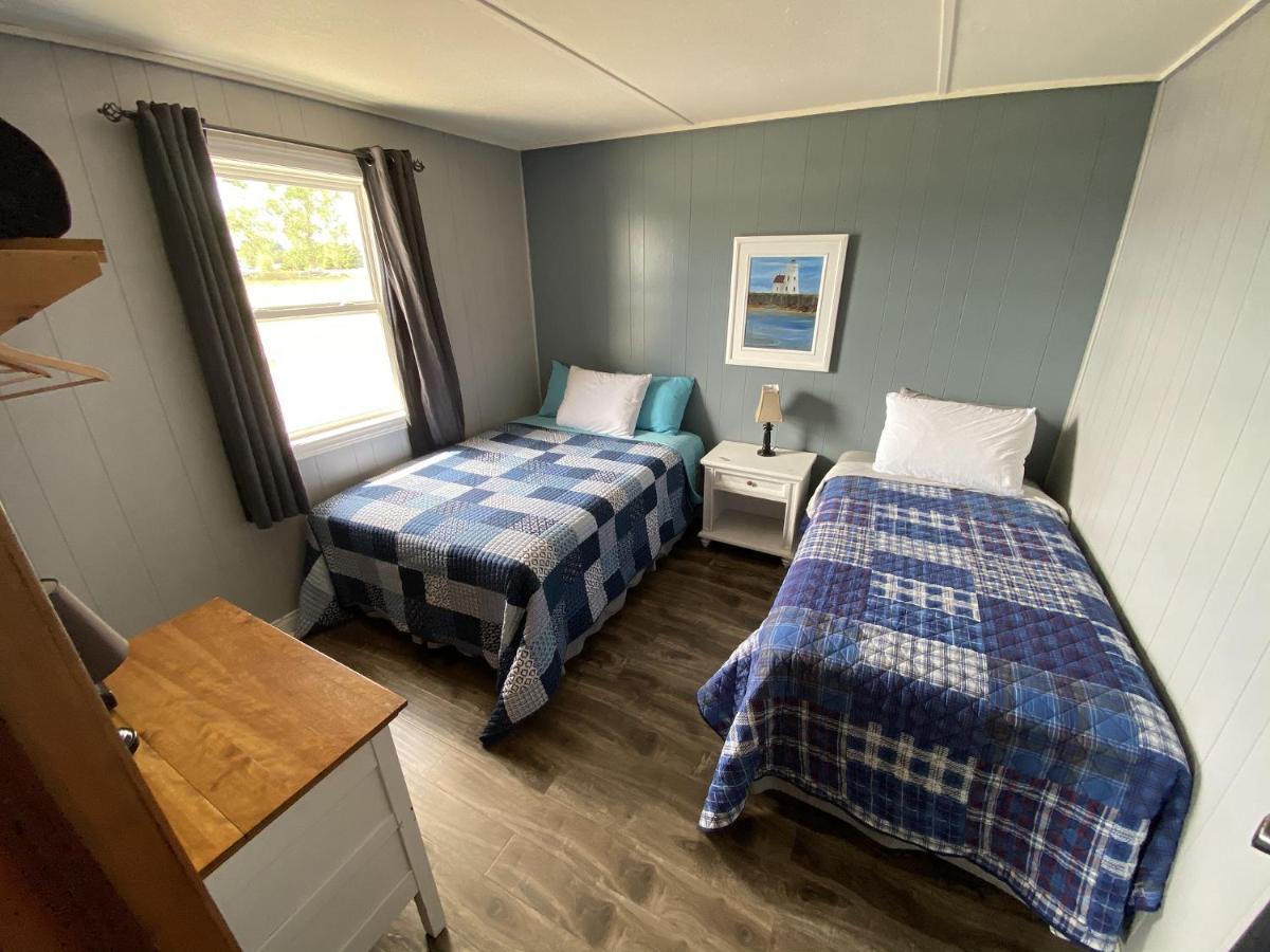The Pines Motel And Cottages Rustico Buitenkant foto
