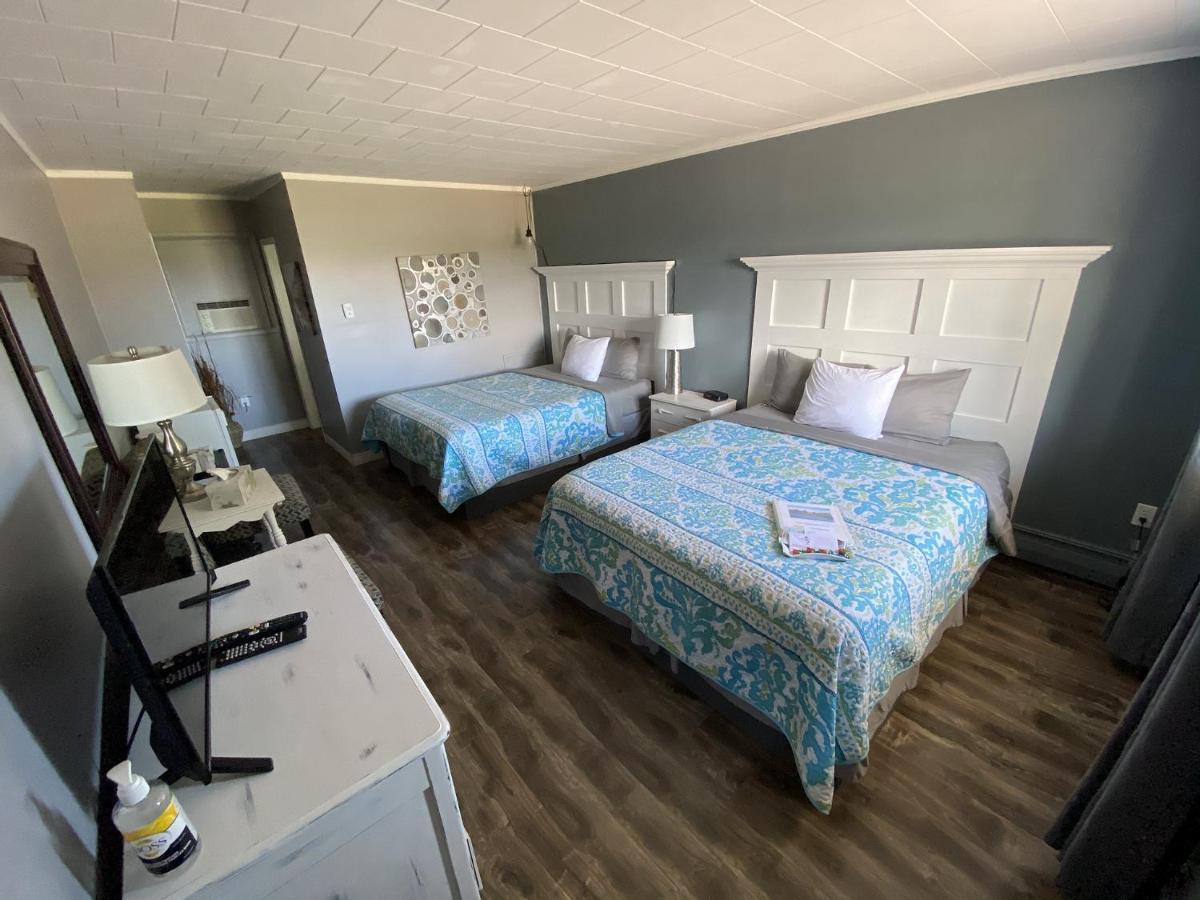 The Pines Motel And Cottages Rustico Buitenkant foto