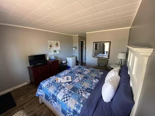 The Pines Motel And Cottages Rustico Buitenkant foto