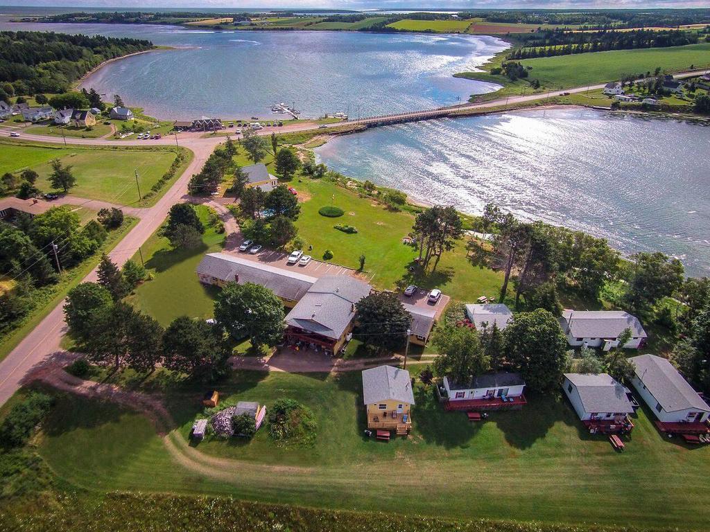 The Pines Motel And Cottages Rustico Buitenkant foto